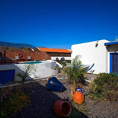 Juan Villa *